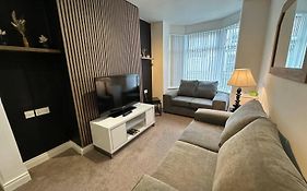 2Br Stylish Ormeau Road House